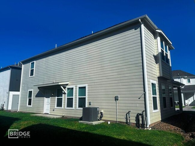 Photo - 335 Huisache St