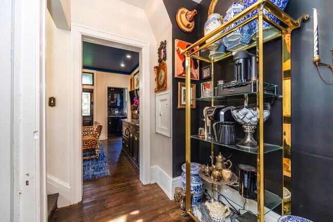 Historic Beauty: 3BR Near Downtown Detroit & | Henry Ford