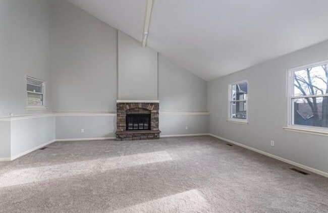 Photo - 5730 Clark St