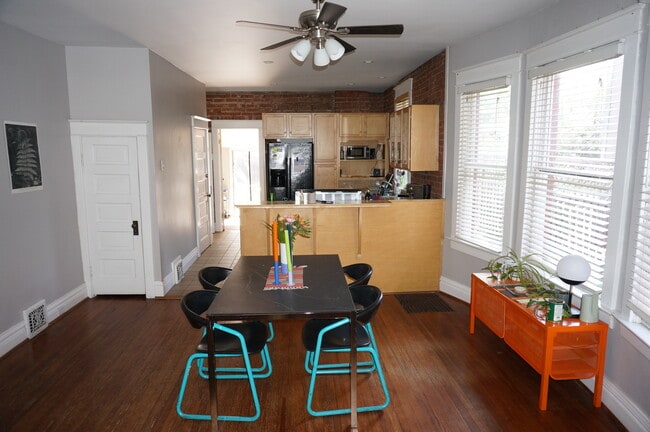 Building Photo - 2844 N Marion St Rental