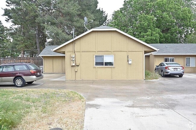 Building Photo - 3 Bedroom 2 Bathroom Near Whitewater Park Rental