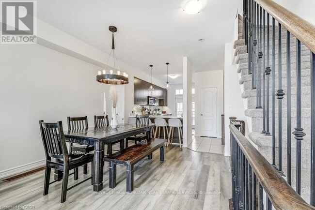 Photo - 2362 Treversh Common