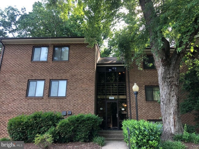 Building Photo - 1524 Northgate Sq Unit 1524 Northgate Sq 11B Rental