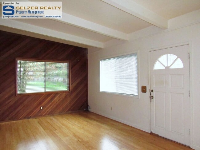 521 Redwood Ave