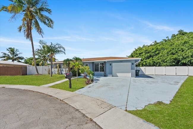 Photo - 1721 SW 10th St