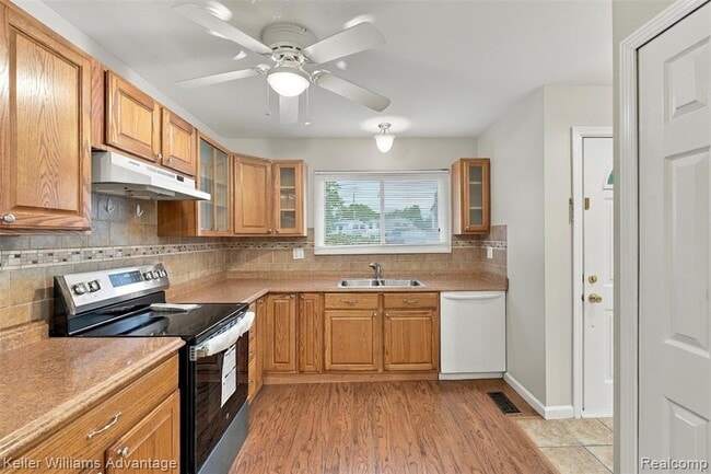 39694 Birchwood Dr