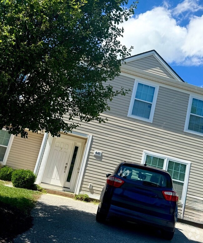 Building Photo - 455 Pin Oak Drive | 3 Bed 3.5 Bath 2 Story... Rental
