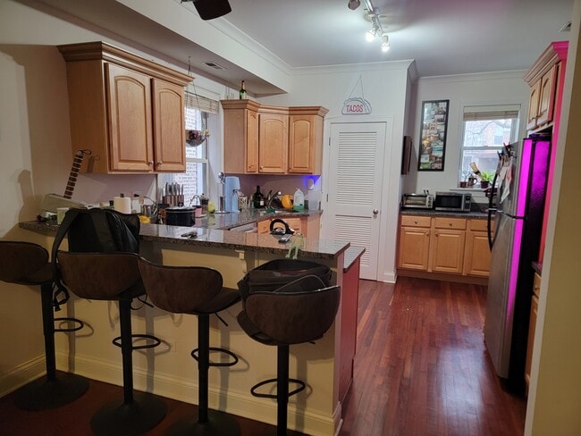 Building Photo - 7627 N Greenview Ave Unit 2E