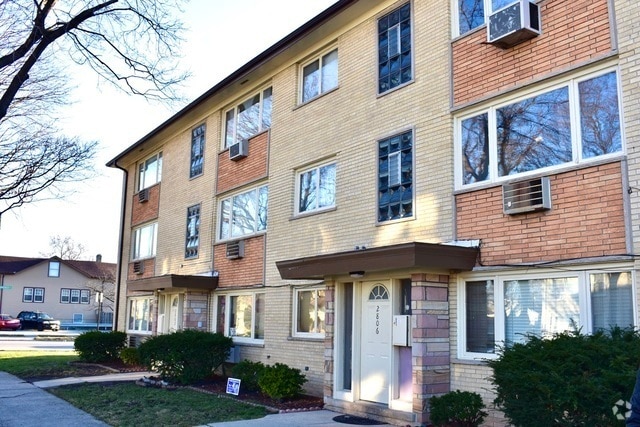 Building Photo - 2802 N Rutherford Ave Rental