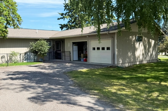 Photo - Beautiful Lakeside Home
