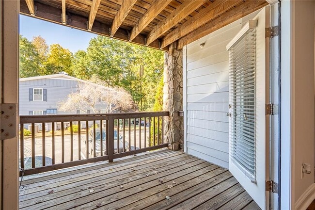 Building Photo - 402 Madison Ln S E Unit 402