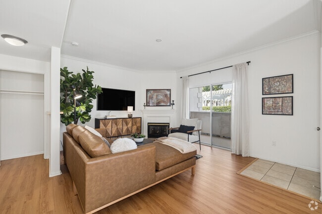 3BR, 2.5BA - 1,344SF - Living Room