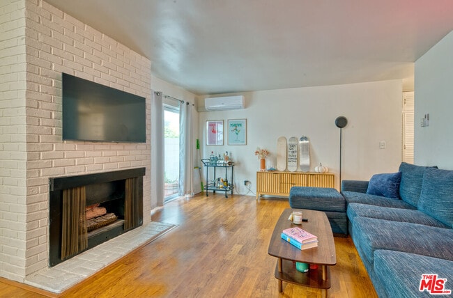 Photo - 1524 Berkeley St Condo
