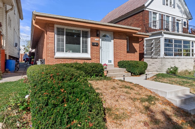 Photo - 3668 E Carpenter Ave