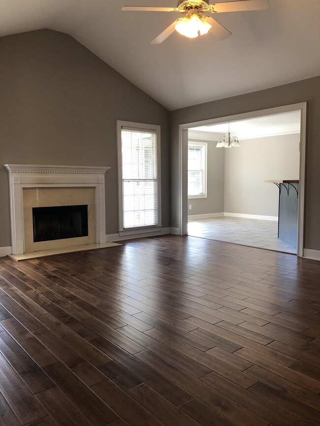 Photo - 1020 Joie Dr