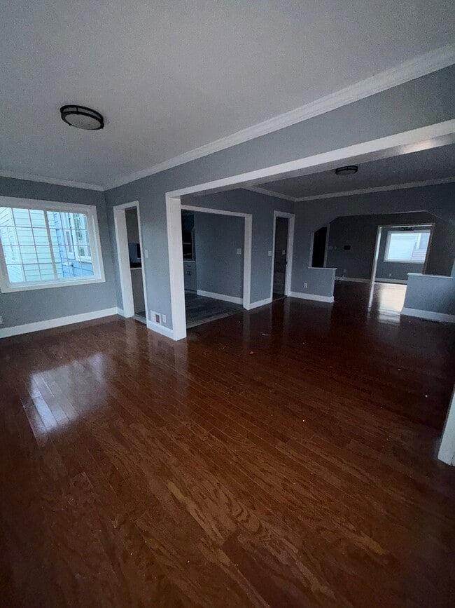 Photo - 1611 Bayview Ave