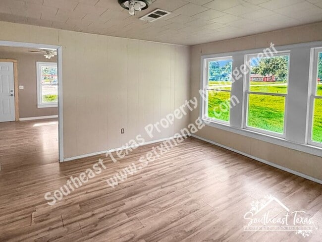 Photo - 806 N Broadway