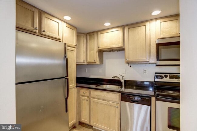 1133 13th St NW Unit 802