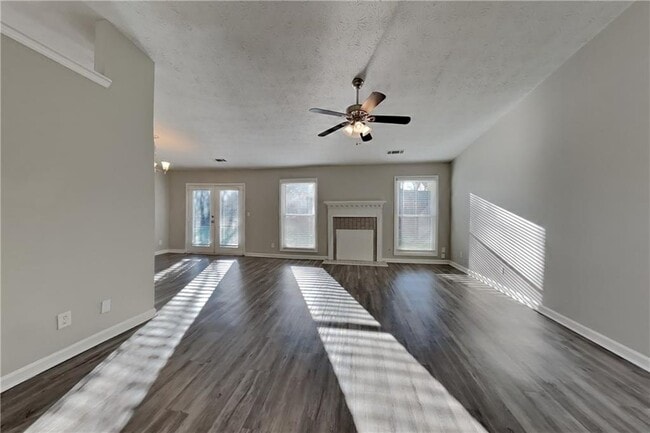 Photo - 645 Paris Dr