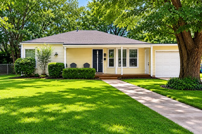 Building Photo - Historic Crestwood Charm, Modern Updates & an Unbeatable Location!