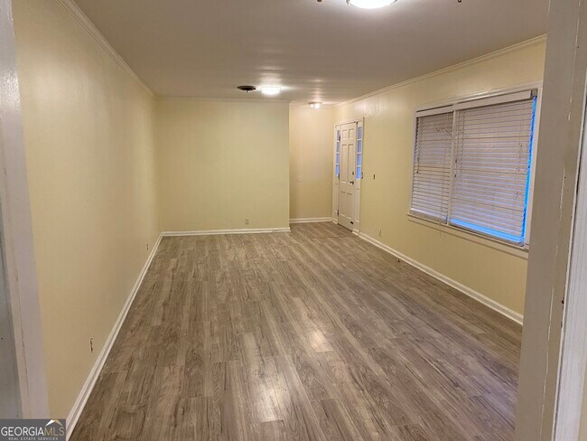 Photo - 374 E Monroe Ave