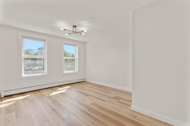 Building Photo - 431-431 N Main St