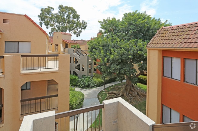 Building Photo - Canyon Villa Rental