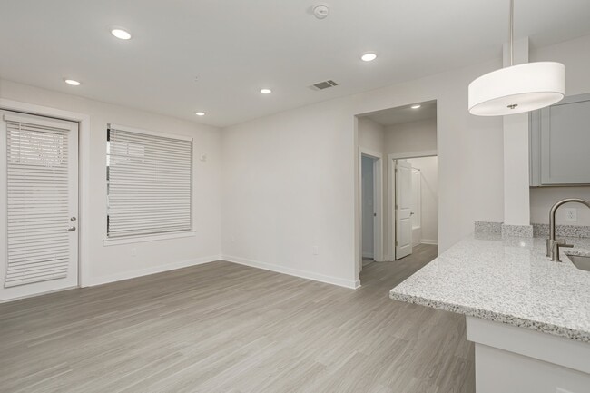 Photo - Franklin Flats