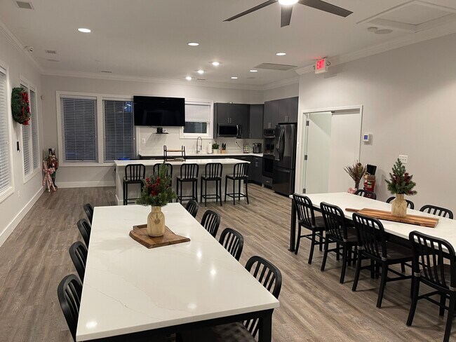 Randolph Square Apartments