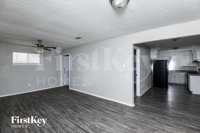 Photo - 308 Bluebonnet St