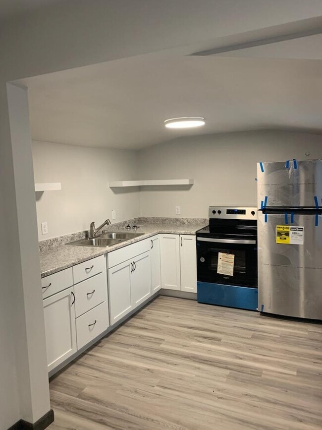 Building Photo - 409 S Madison Ave