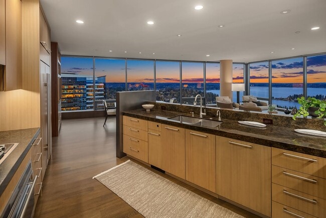 Photo - 3Bd/2.5Ba Bellevue Condo Unit 4004