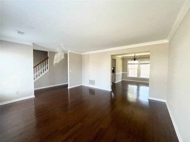 Photo - 450 Mikasa Dr