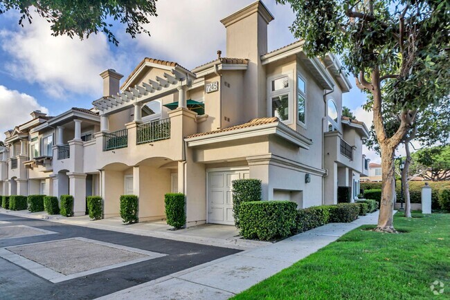 Building Photo - Beautiful townhome in Renaissance Capri! A...