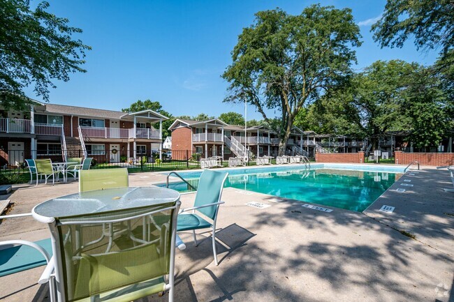 Hang out at the pool - River Ridge Place Rental