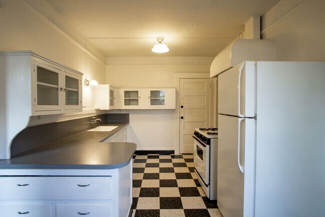 Photo - Sweet One Bedroom in Historic Building Loc... Unit 08