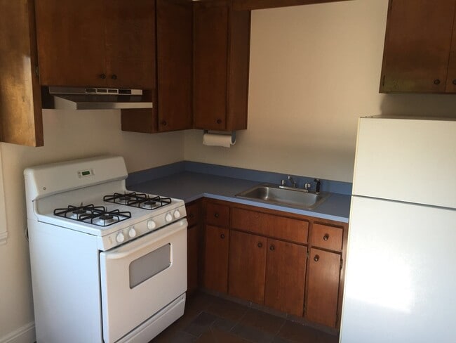 Photo - 2232 Clinton Avenue Unidad B