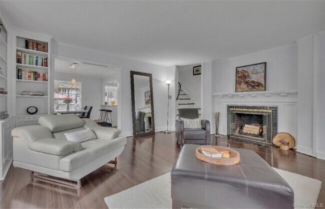 Photo - 42 Tanglewylde Ave