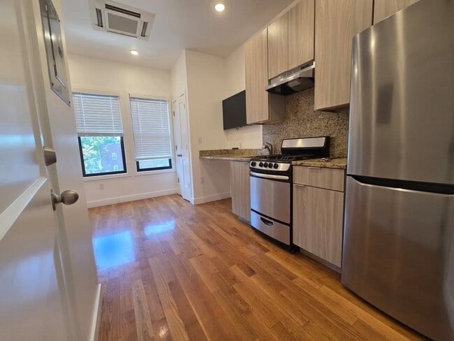 Building Photo - 21 5th St Unit 24
