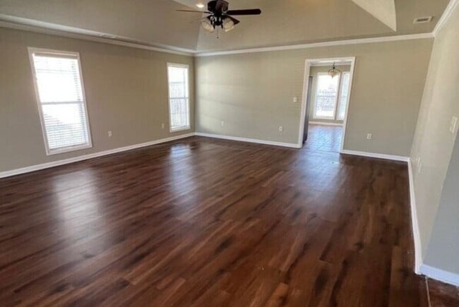 Photo - "Charming 3-Bedroom Home with 2 Baths and 1600 Sq Ft of Comfort in Jonesboro!"