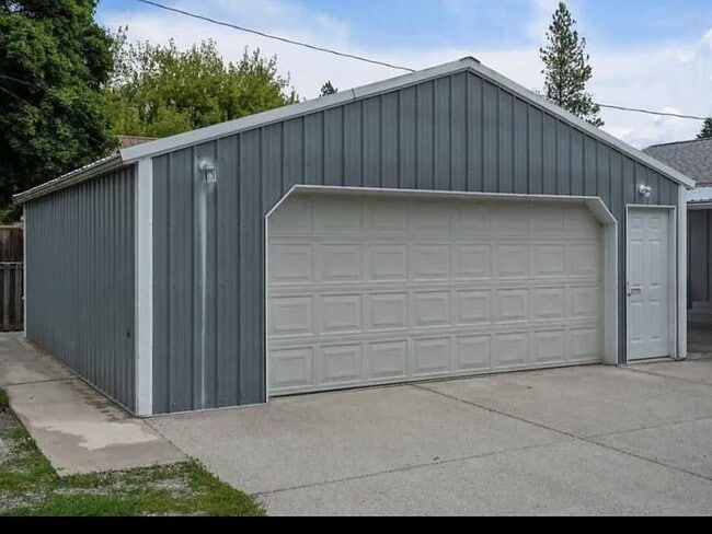 Photo - 901 W Lacrosse Ave