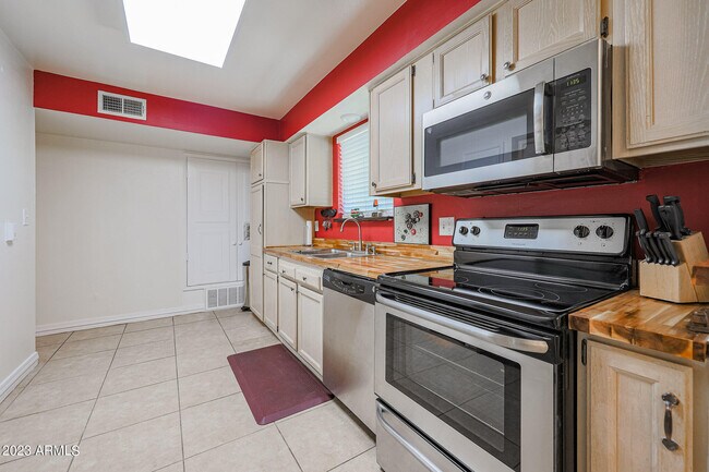 Photo - 5550 N 12th St