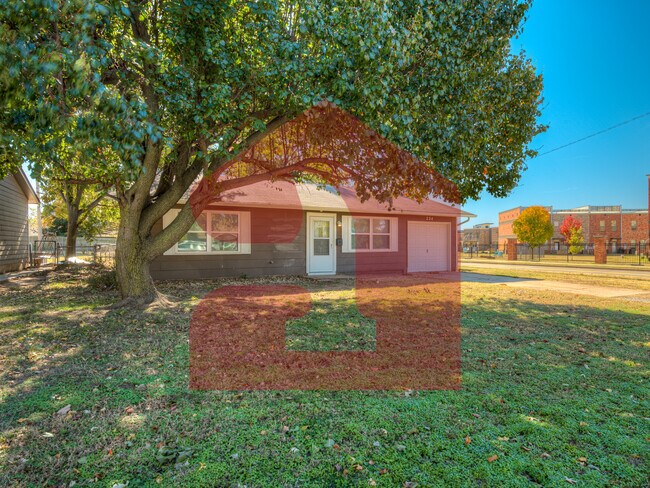 Photo - 224 W 5th St