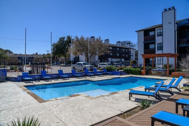 Photo - B3 | Lease Today and Receive 1 Month Free. *Restrictions Apply