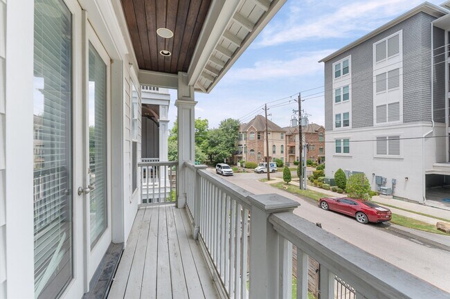 Photo - 1121 Moy St