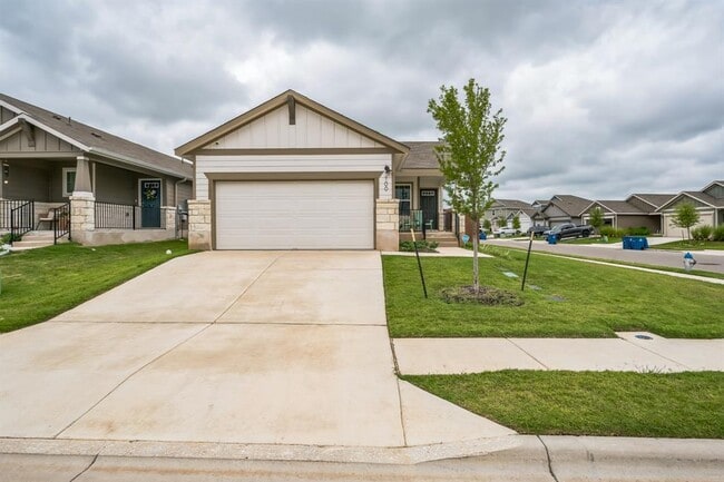 Photo - 100 Edge Holw Dr Casa