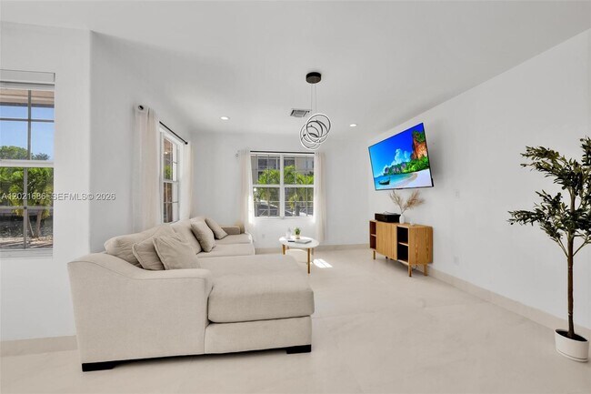 Photo - 2940 NE 164th St