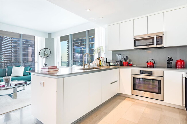 Photo - 88 SW 7th St Unidad 3301