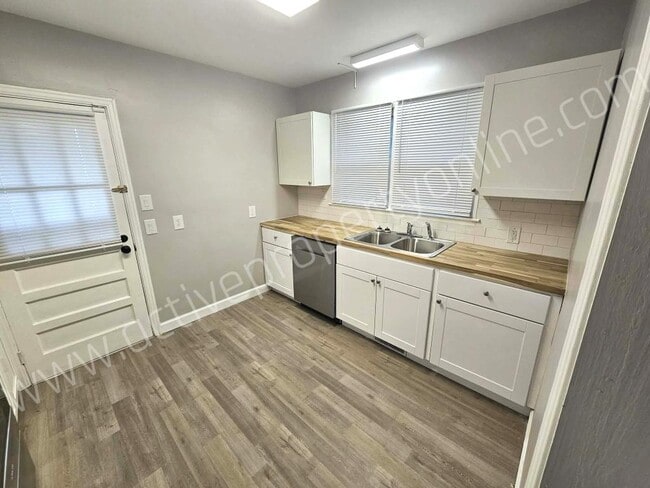 Photo - 1935 Northbrook Ave