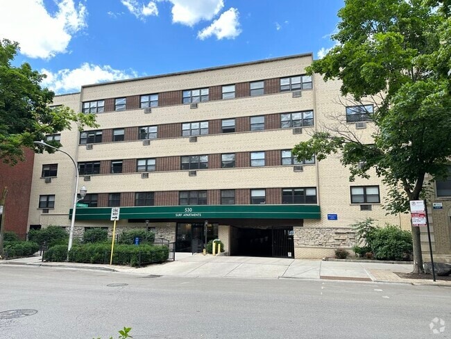 Building Photo - 533 W Surf St Unit 205 Rental